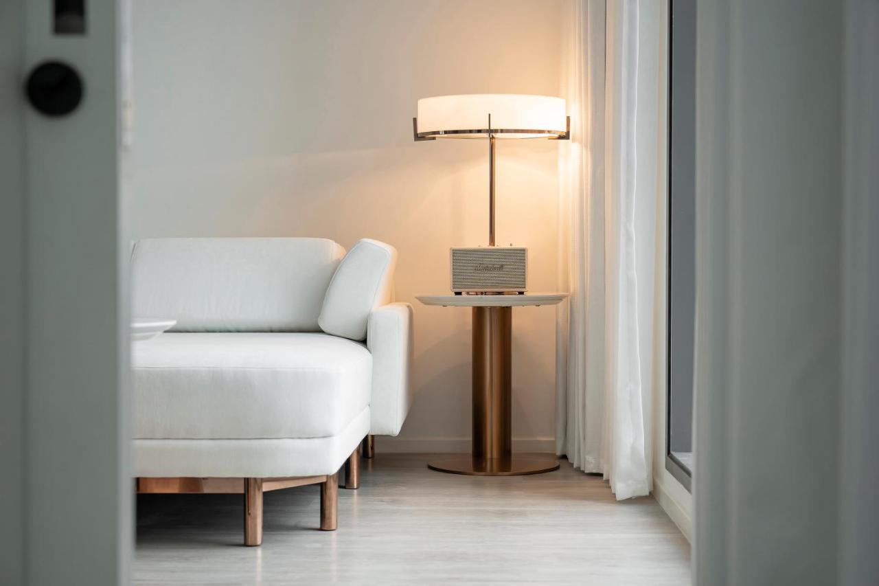 Innside By Melia Bangkok Sukhumvit Exterior photo Floor lamp